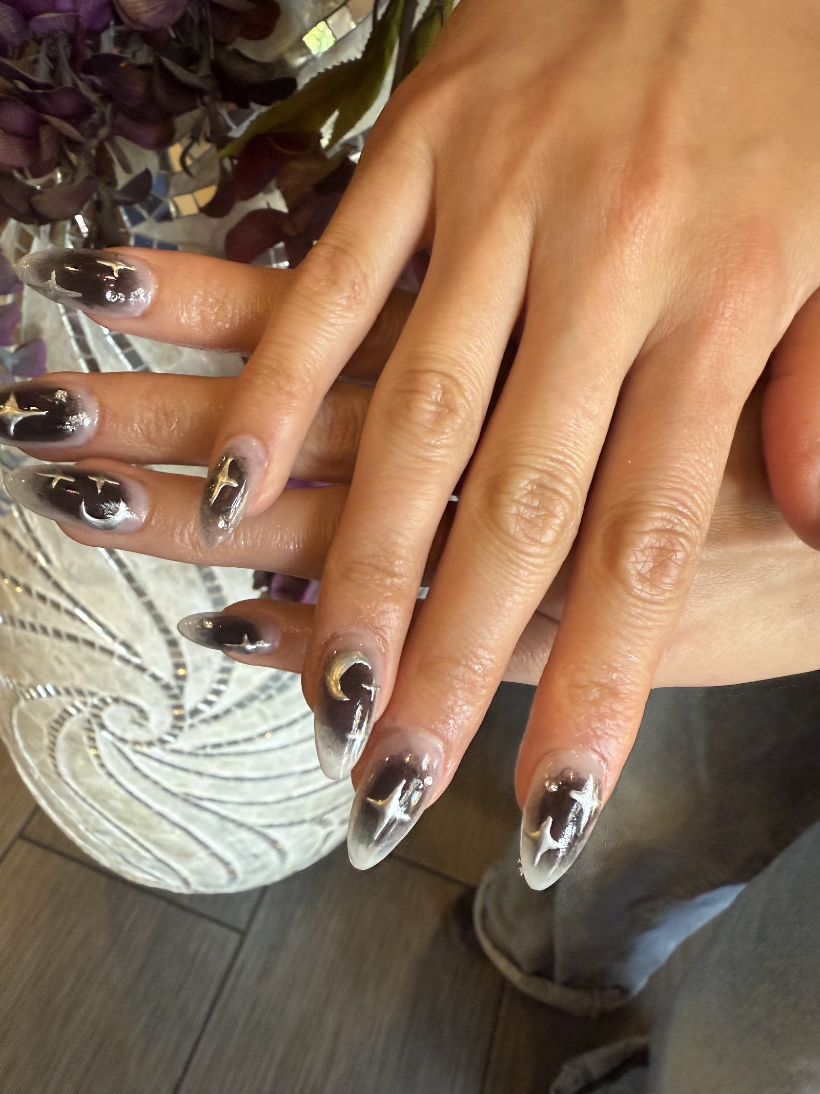 Pearl Nail Bar logo